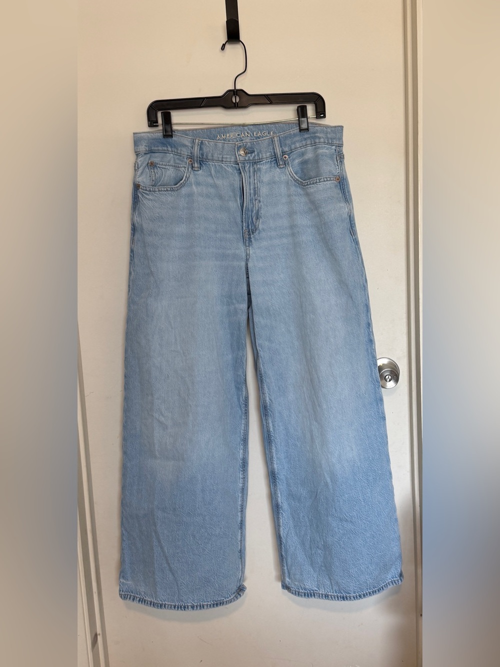 American Eagle Outfitters Light Blue Low Rise Ultra Wide Leg Jeans size 6 short